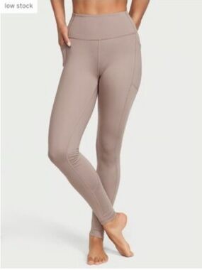 Victoria's Secret Sport High rise Leggings with Side Pockets Sz Large 7/8 Length